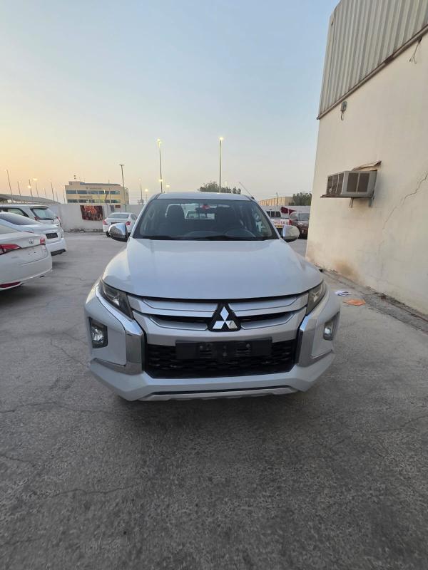 قطع غيار وانيت ميتسوبيشي